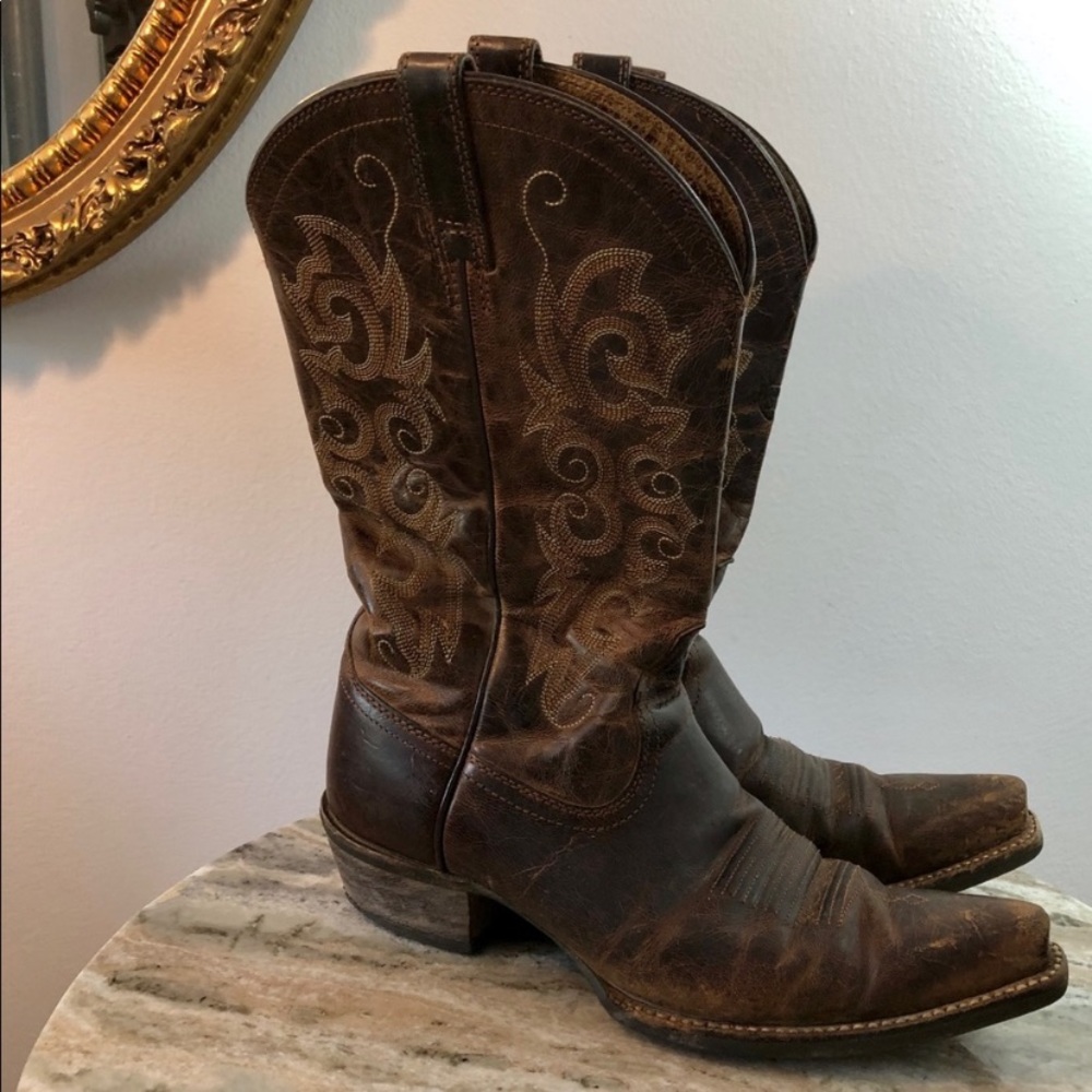 Ariat women’s western cowboy boots size 8 brown